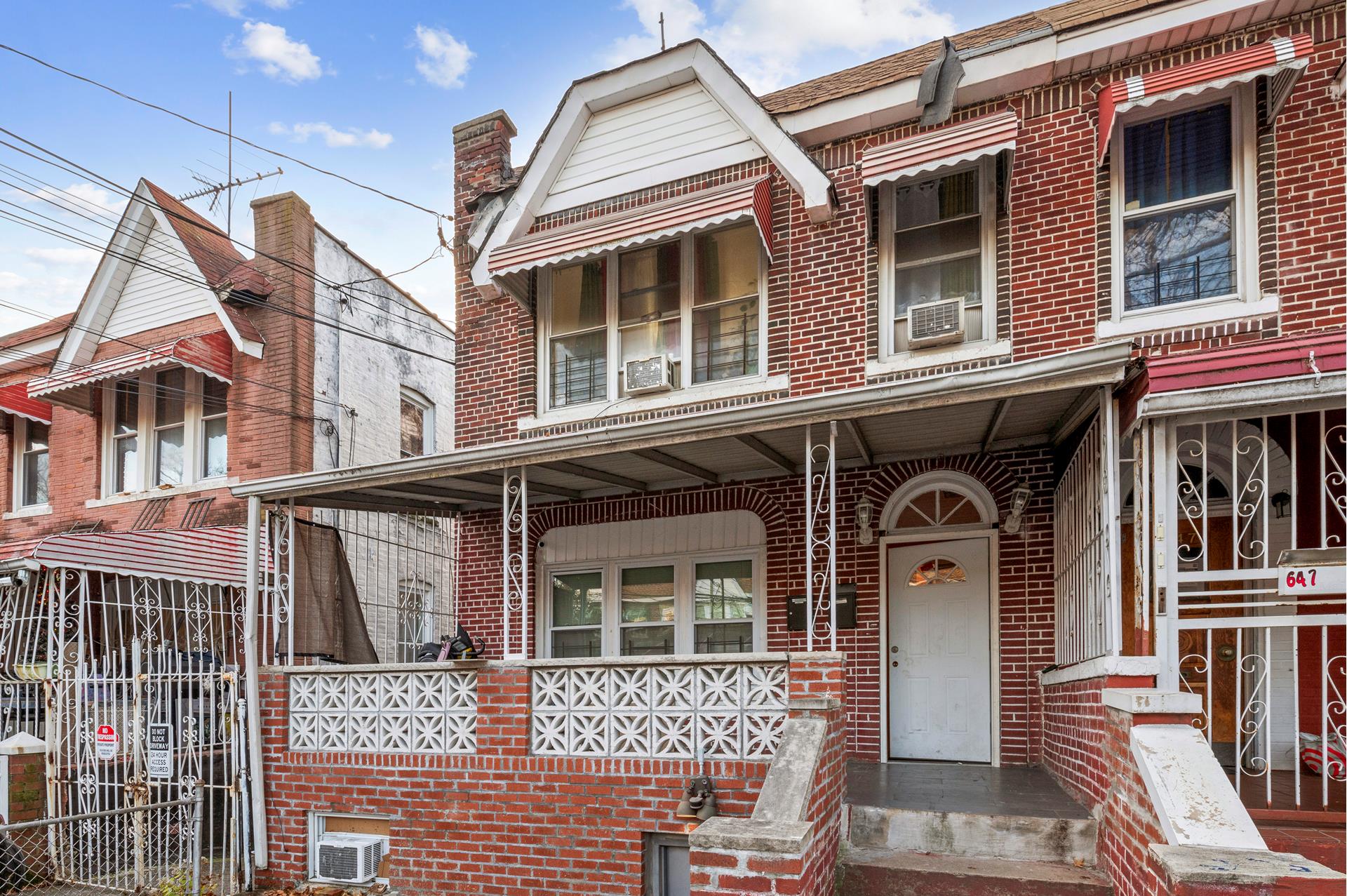 645 Saint Lawrence Avenue, Clason Point, Bronx, New York - 5 Bedrooms  
2 Bathrooms  
11 Rooms - 