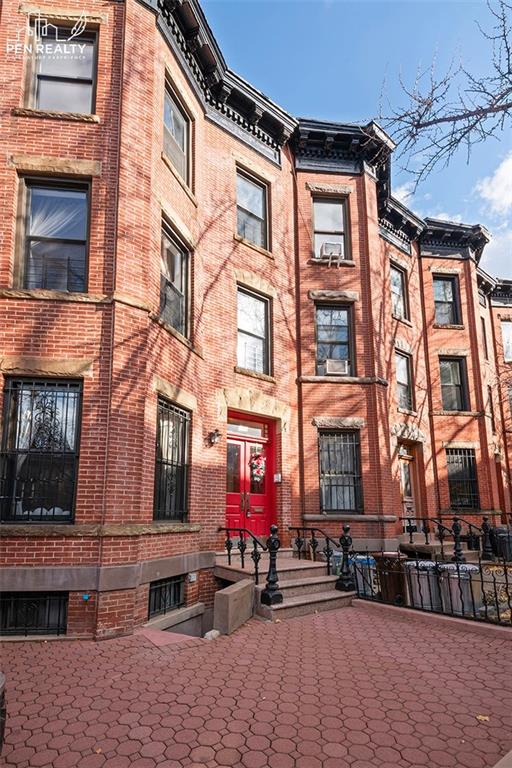 403 8th Street, Park Slope, Brooklyn, New York - 3 Bedrooms  
3 Bathrooms  
10 Rooms - 