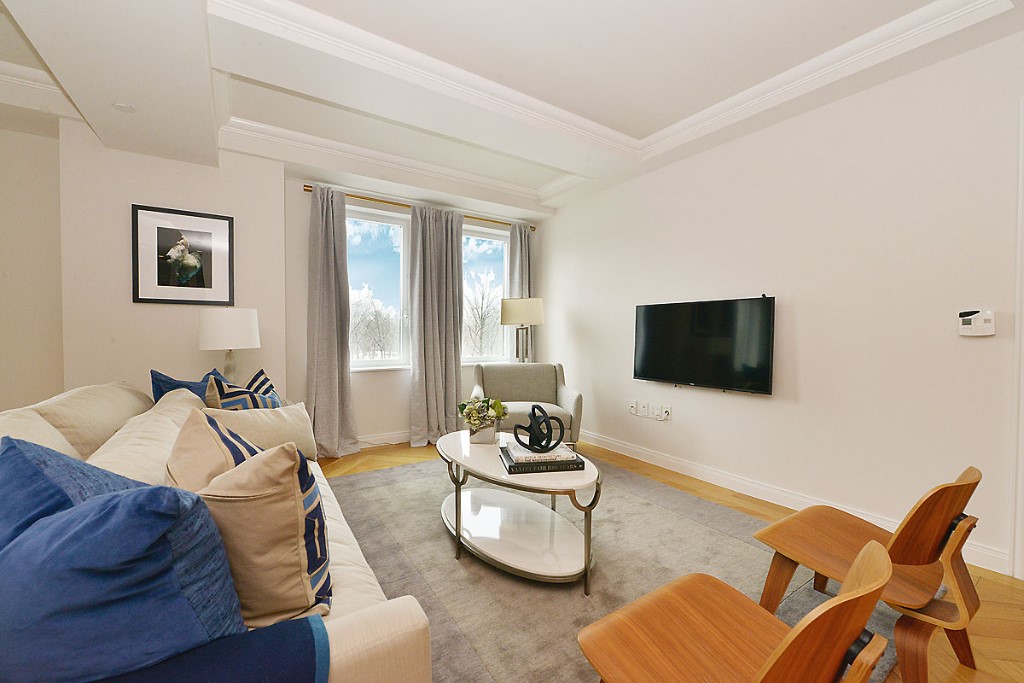 160 Central Park 404, Midtown West, Midtown West, NYC - 1 Bedrooms  
1.5 Bathrooms  
3 Rooms - 