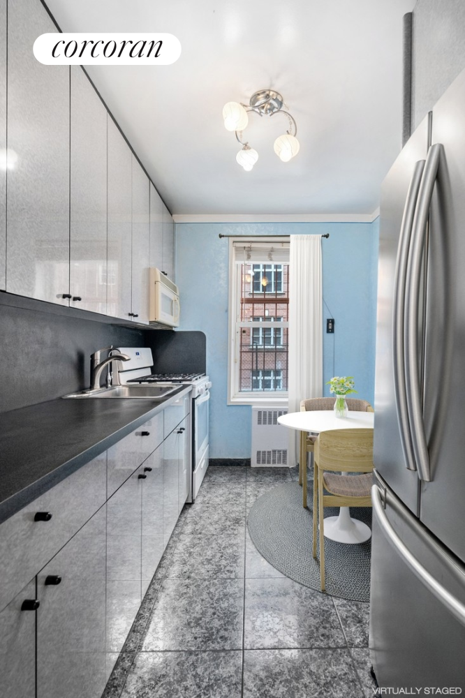 715 OCEAN Parkway, New York, NY 11230, 2 Bedrooms Bedrooms, 3 Rooms Rooms,1 BathroomBathrooms,Residential,For Sale,OCEAN,RPLU-33422813447