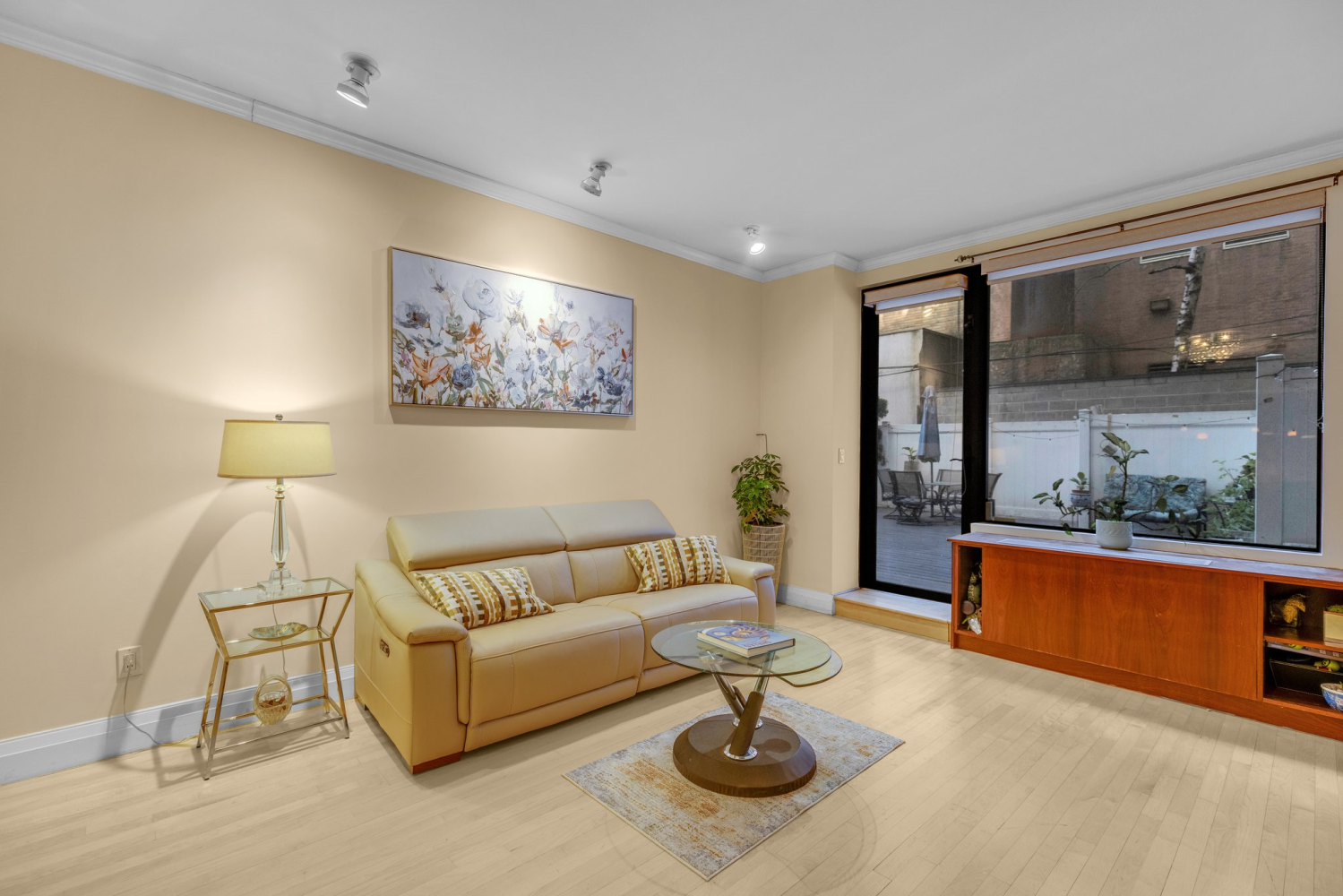 212 East 95th Street 1B, Yorkville, Upper East Side, NYC - 2 Bedrooms  
2 Bathrooms  
6 Rooms - 