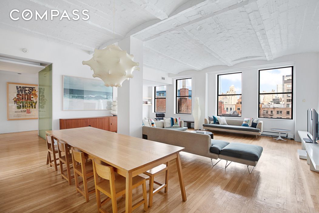 257 West 17th Street 6C, Chelsea, Downtown, NYC - 2 Bedrooms  
2.5 Bathrooms  
5 Rooms - 