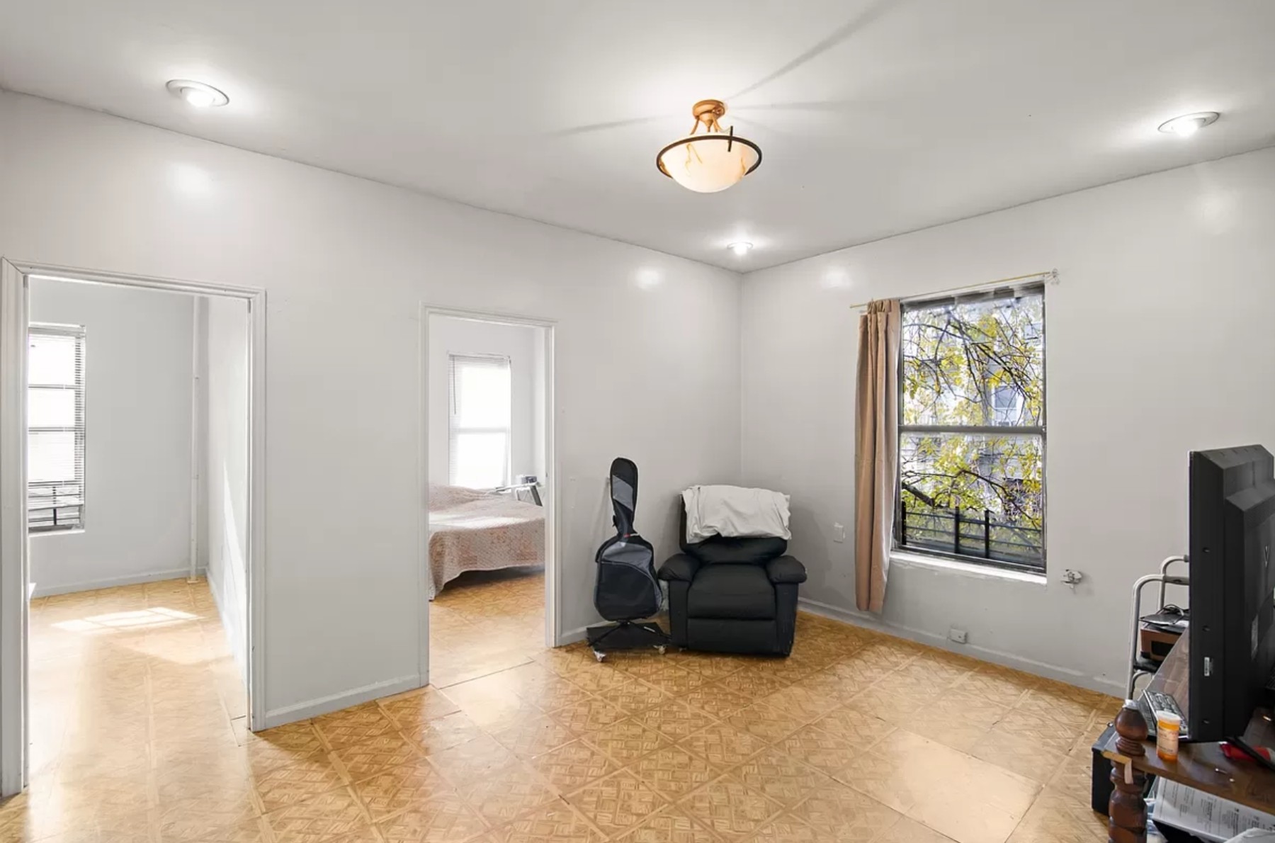 414 61st Street 4A, Sunset Park, Brooklyn, New York - 2 Bedrooms  
1 Bathrooms  
5 Rooms - 