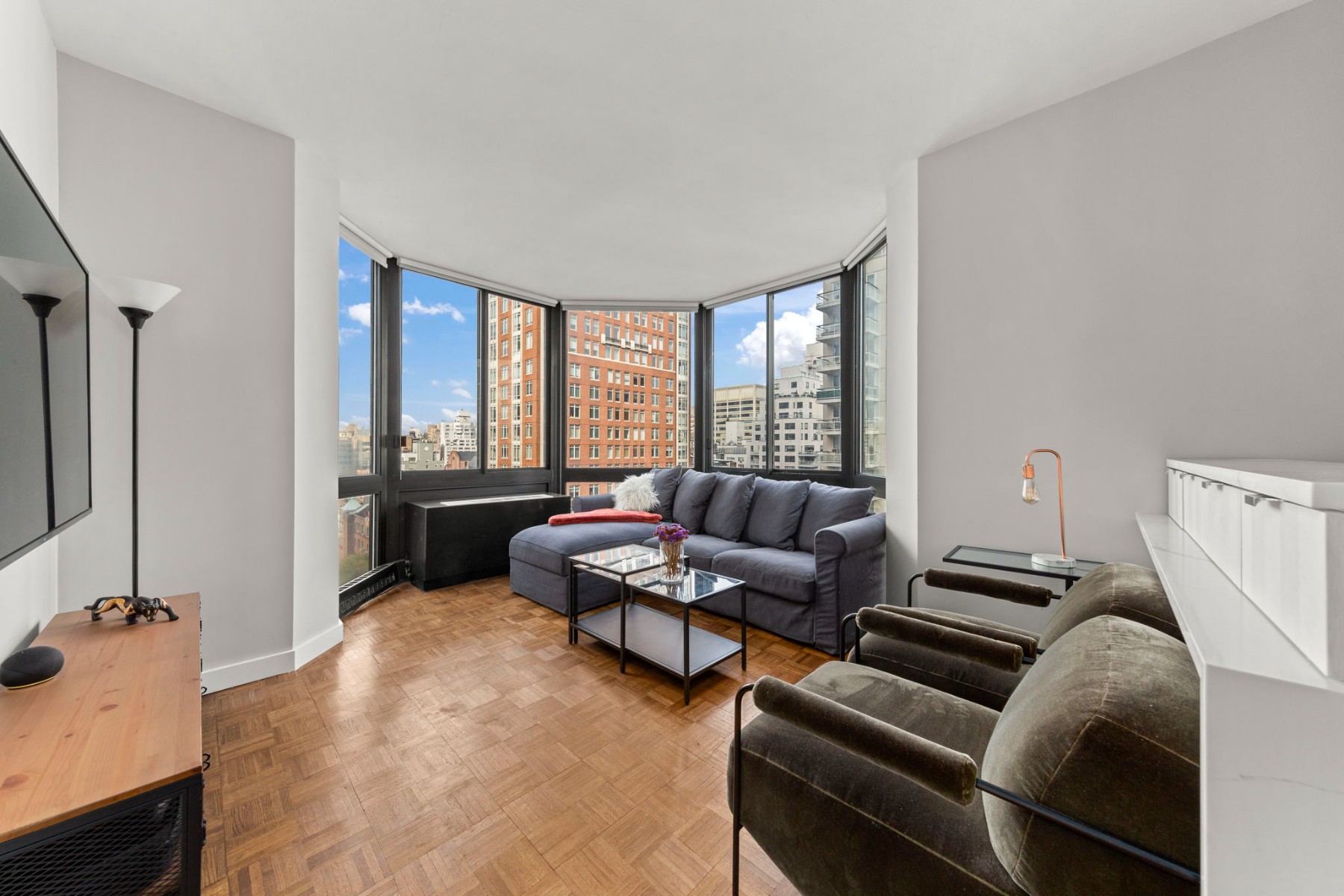 200 East 65th Street 14C, Lenox Hill, Upper East Side, NYC - 2 Bedrooms  
1.5 Bathrooms  
4 Rooms - 