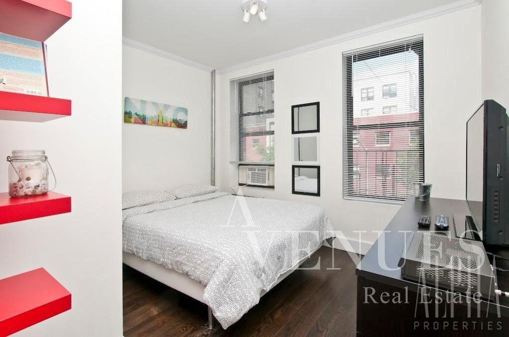 320 East 109th Street 2, Harlem, Upper Manhattan, NYC - 2 Bedrooms  
1 Bathrooms  
4 Rooms - 