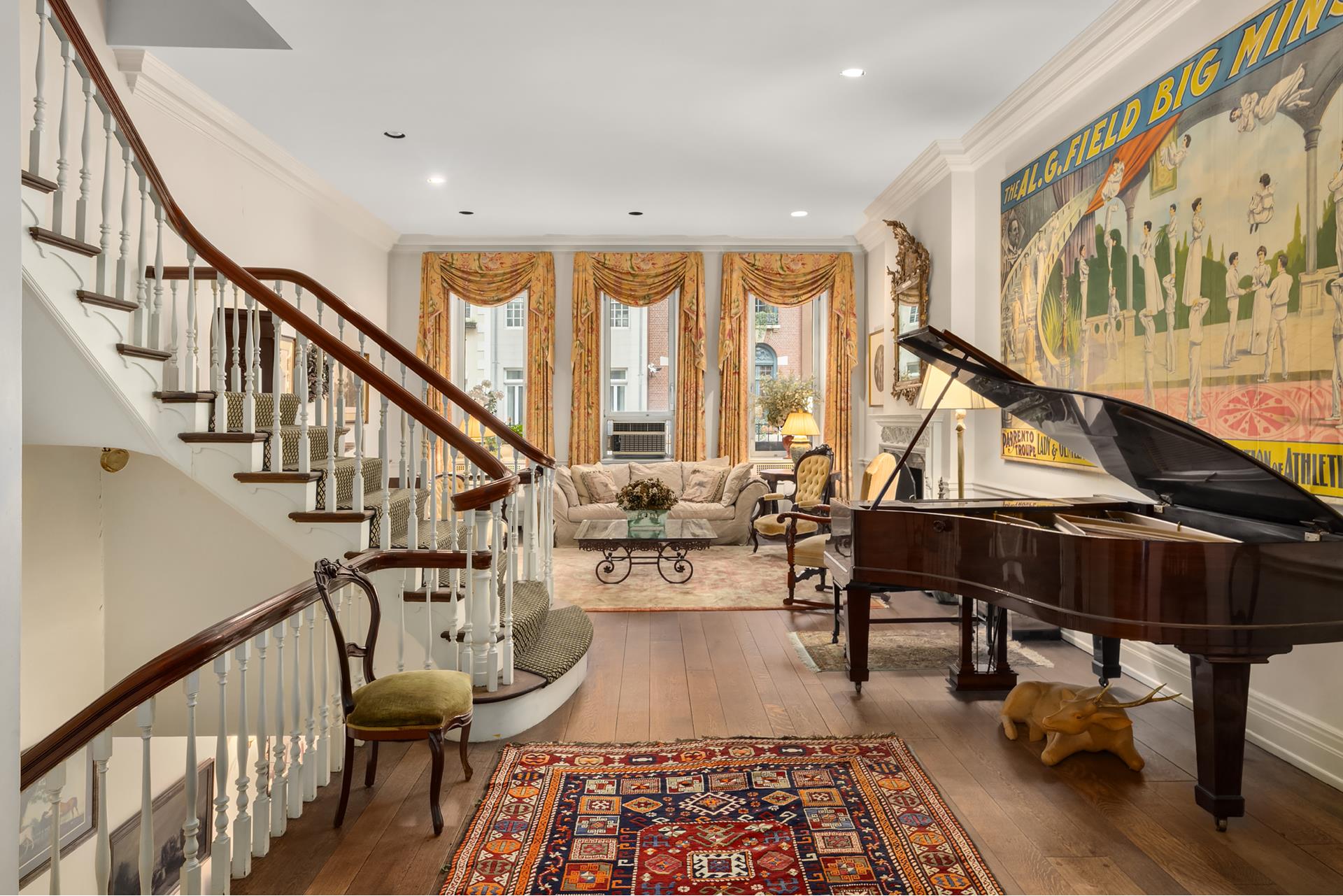 166 East 64th Street, Lenox Hill, Upper East Side, NYC - 5 Bedrooms  
3.5 Bathrooms  
12 Rooms - 