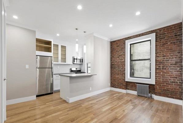 21-16 35th Street, Astoria, Queens, New York - 3 Bedrooms  
1 Bathrooms  
6 Rooms - 