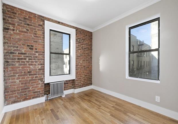 21-05 33rd Street, New York, NY 11105, 3 Bedrooms Bedrooms, 6 Rooms Rooms,1 BathroomBathrooms,Residential,For Sale,33rd,OLRS-00011940275