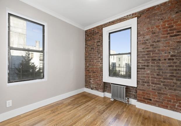 21-05 33rd Street, New York, NY 11105, 3 Bedrooms Bedrooms, 6 Rooms Rooms,1 BathroomBathrooms,Residential,For Sale,33rd,OLRS-00011940275