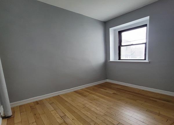 21-06 35th Street, New York, NY 11105, 2 Bedrooms Bedrooms, 4 Rooms Rooms,1 BathroomBathrooms,Residential,For Sale,35th,OLRS-2072591