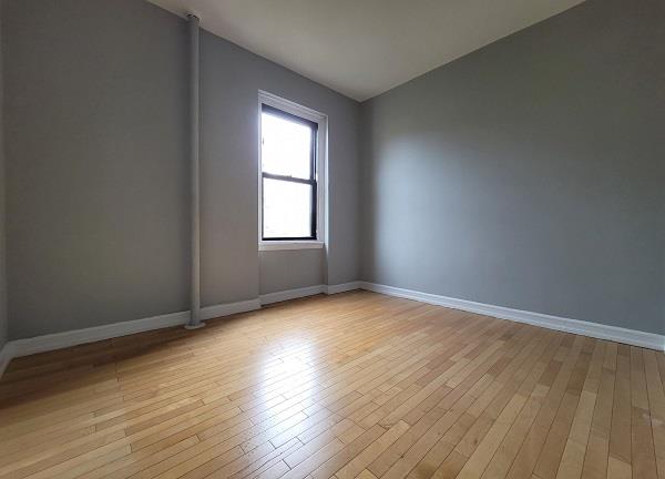 21-06 35th Street, New York, NY 11105, 2 Bedrooms Bedrooms, 4 Rooms Rooms,1 BathroomBathrooms,Residential,For Sale,35th,OLRS-2072591