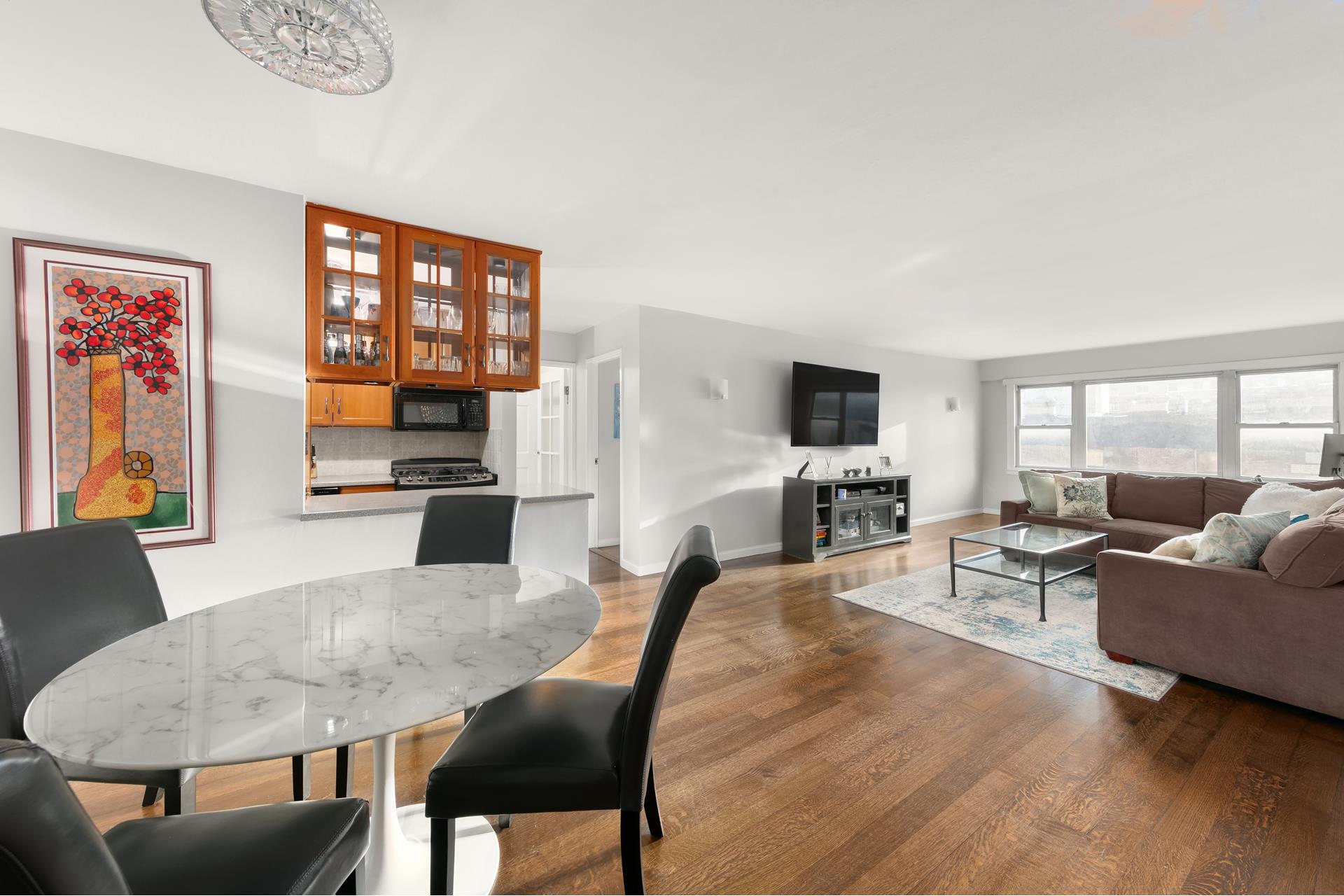 333 East 66th Street 8E, Lenox Hill, Upper East Side, NYC - 1 Bedrooms  
1 Bathrooms  
3 Rooms - 
