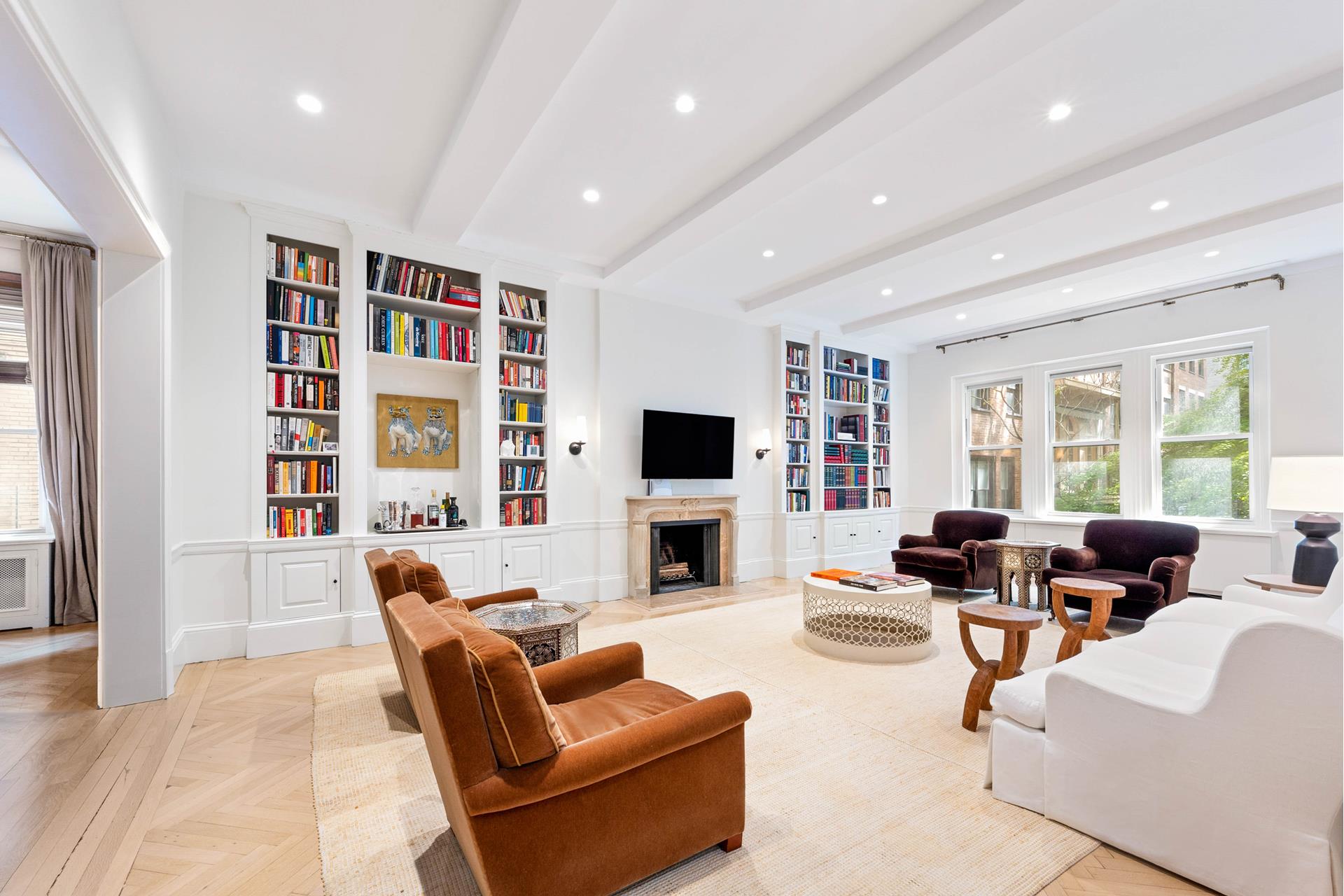 33 East 70th Street 2N/2R, Lenox Hill, Upper East Side, NYC - 4 Bedrooms  
3.5 Bathrooms  
8 Rooms - 