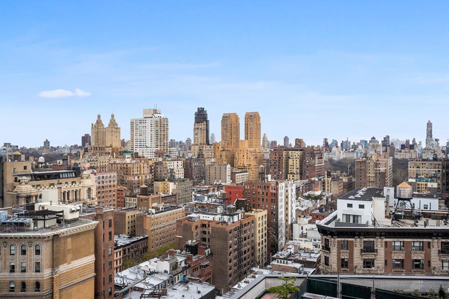 155 West 68th Street 25E, Lincoln Sq, Upper West Side, NYC - 2 Bedrooms  
2.5 Bathrooms  
6 Rooms - 