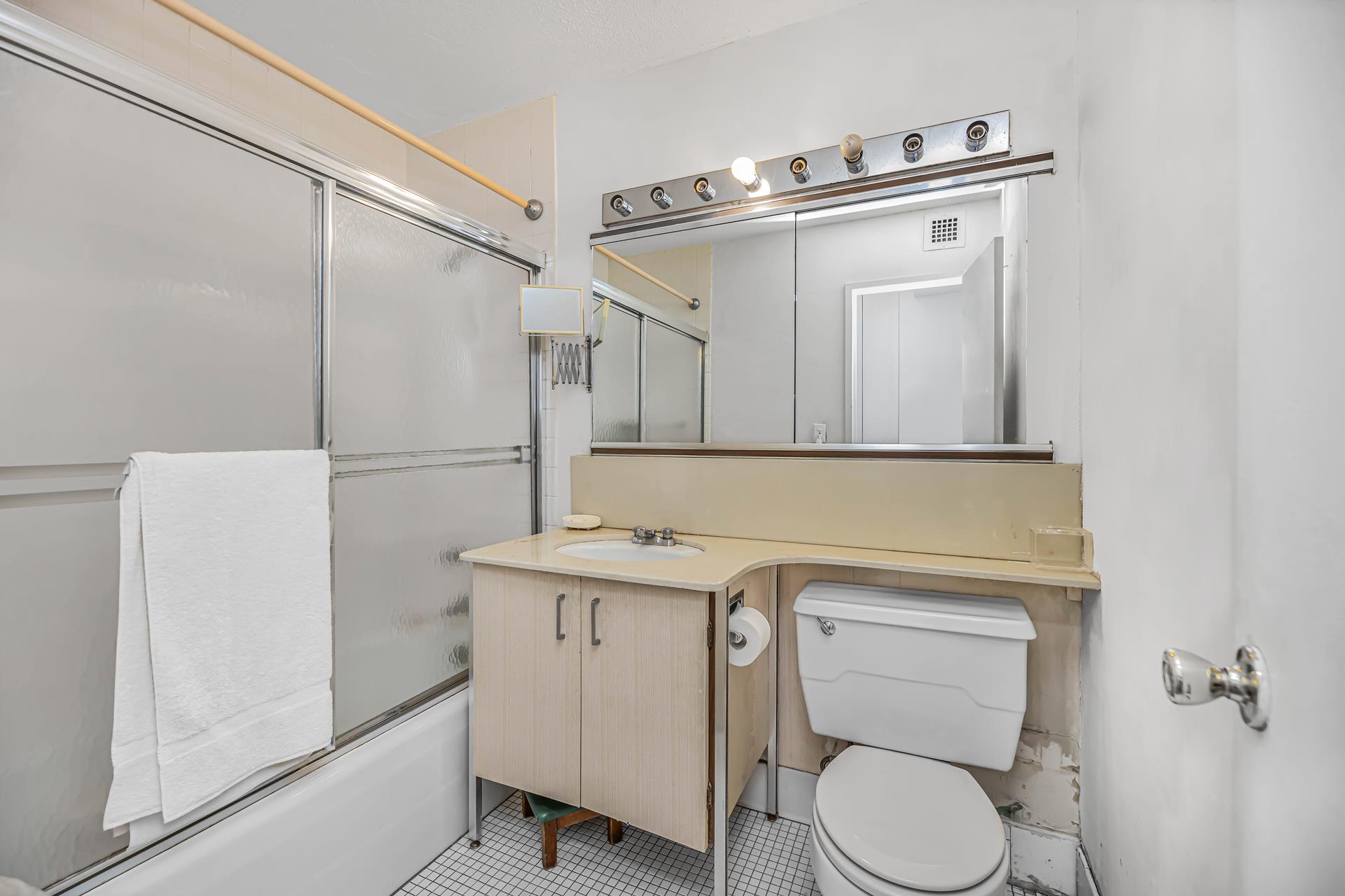 3333 HENRY HUDSON Parkway, New York, NY 10463, 1 Bedroom Bedrooms, 3 Rooms Rooms,1 BathroomBathrooms,Residential,For Sale,WHITEHALL,HENRY HUDSON,RPLU-5122835801