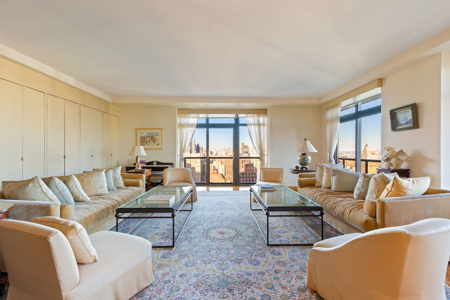 100 United Nations Plaza 38Ae, Turtle Bay, Midtown East, NYC - 4 Bedrooms  
3.5 Bathrooms  
7 Rooms - 