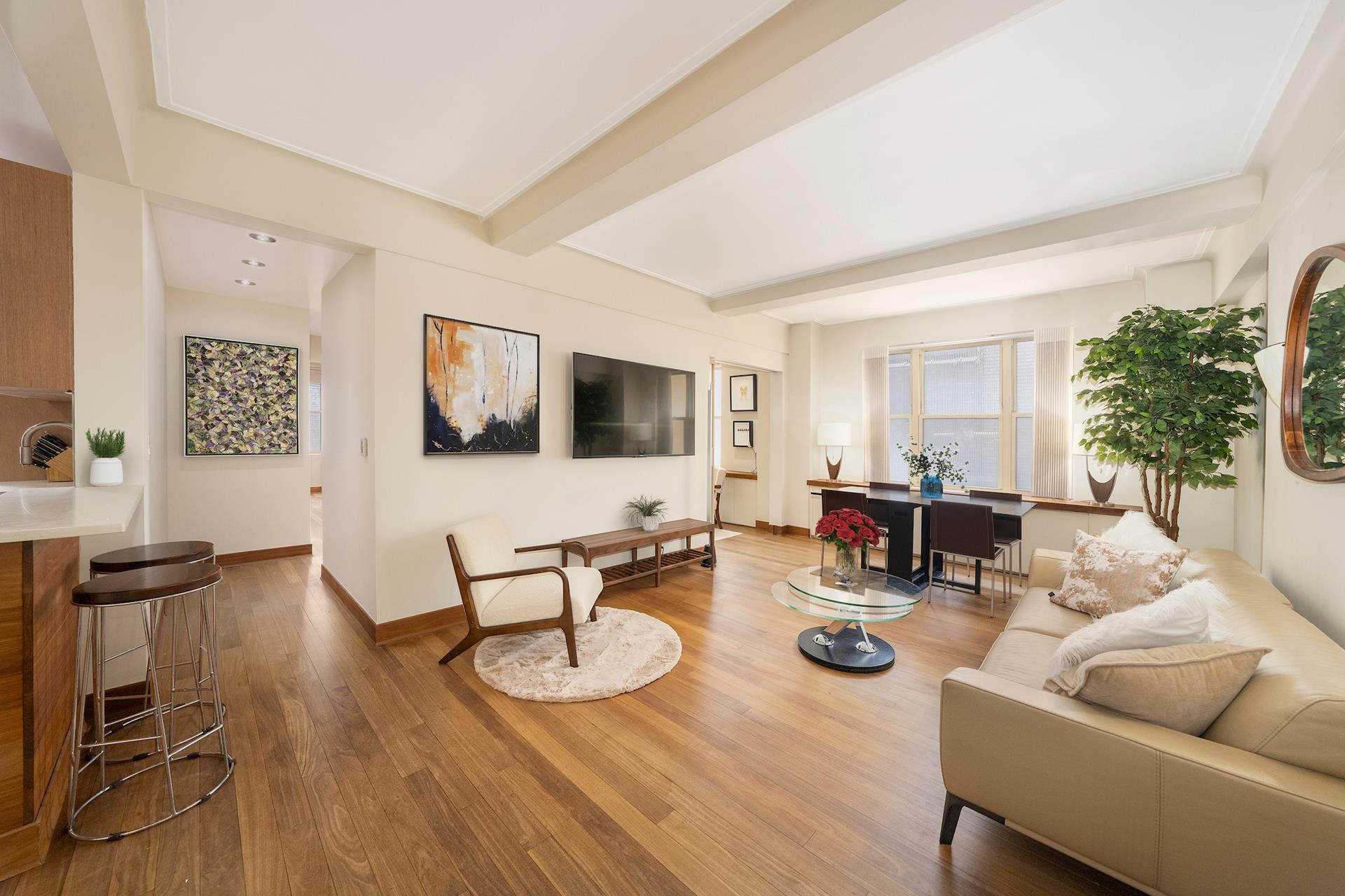65 Central Park 2G, Lincoln Sq, Upper West Side, NYC - 2 Bedrooms  
2 Bathrooms  
5 Rooms - 