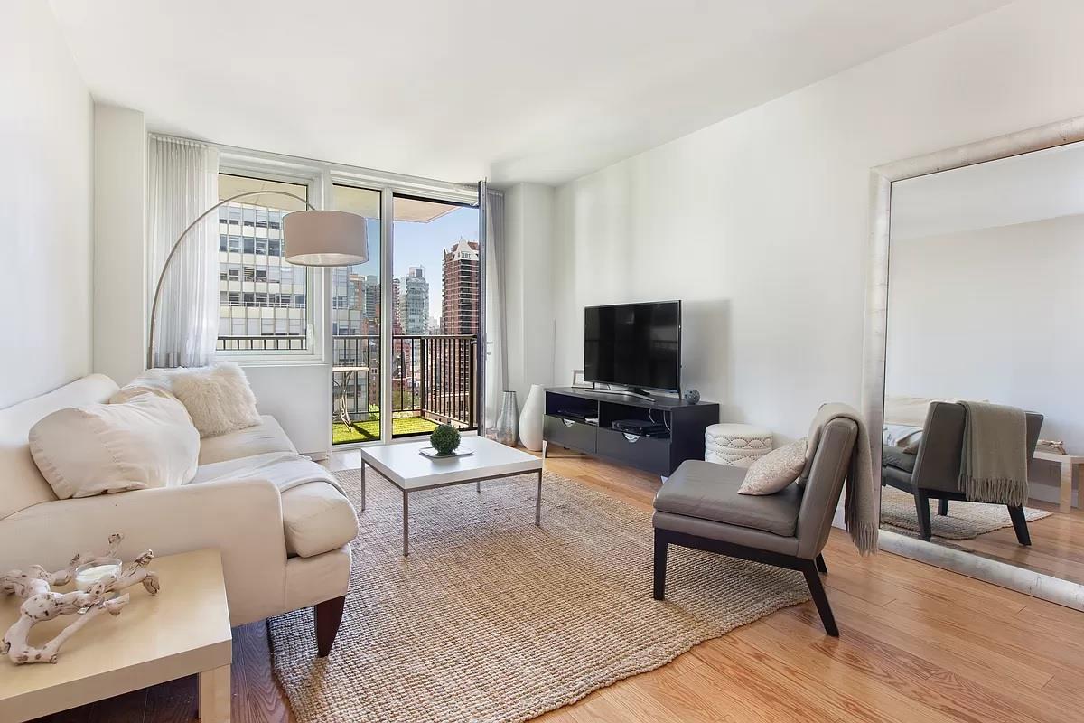 212 East 47th Street 16C, Turtle Bay, Midtown East, NYC - 1 Bedrooms  
1 Bathrooms  
3 Rooms - 