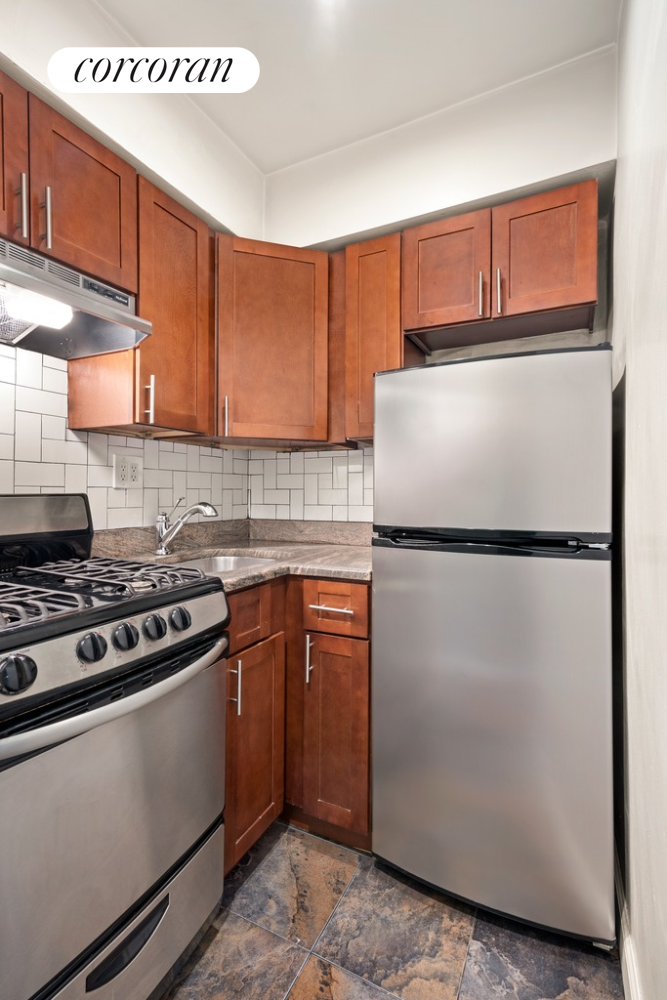 453 W 43RD Street, New York, NY 10036, 2 Rooms Rooms,1 BathroomBathrooms,Residential,For Sale,43RD,RPLU-33422747178