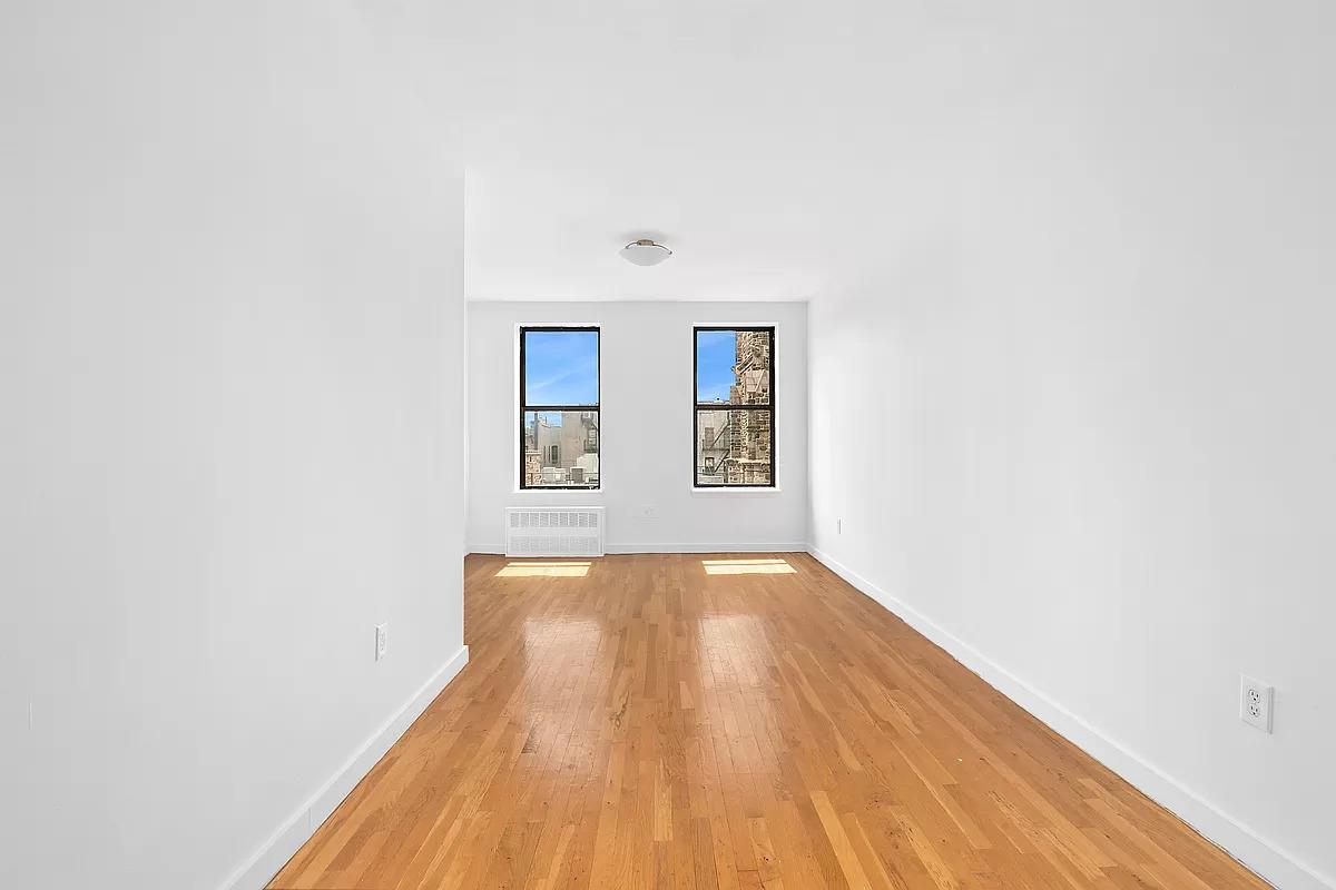 131 West 138th Street 3B, Central Harlem, Upper Manhattan, NYC - 2 Bedrooms  
1 Bathrooms  
4 Rooms - 