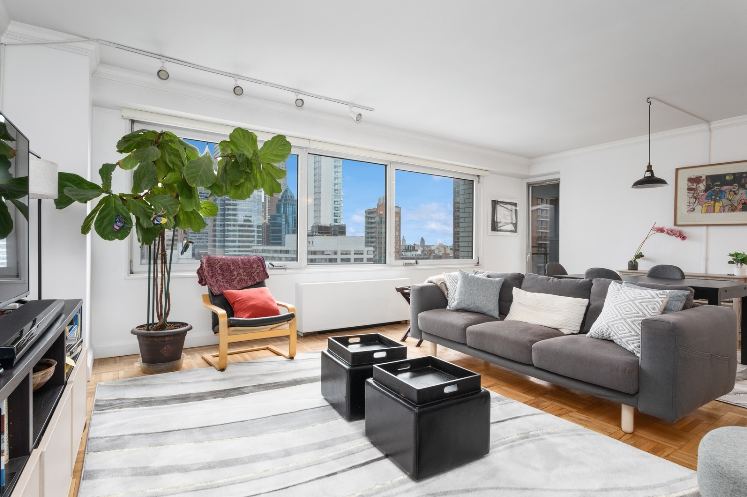 303 East 57th Street 22E, Sutton, Midtown East, NYC - 2 Bedrooms  
1.5 Bathrooms  
4 Rooms - 