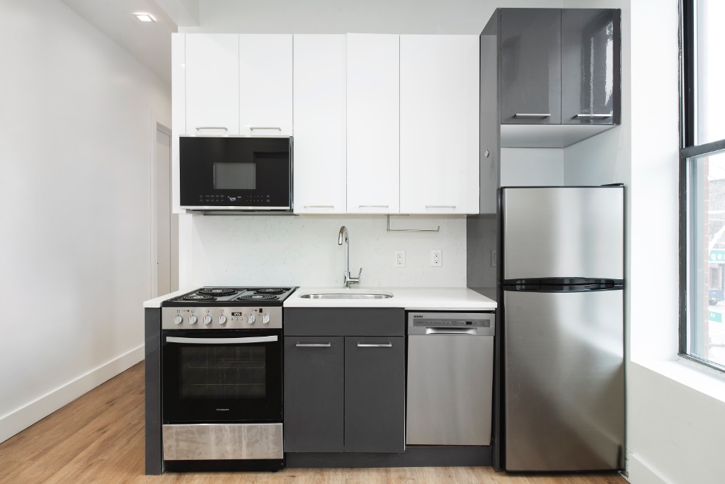 57 4th Avenue 1, Park Slope, Brooklyn, New York - 3 Bedrooms  
1.5 Bathrooms  
5 Rooms - 