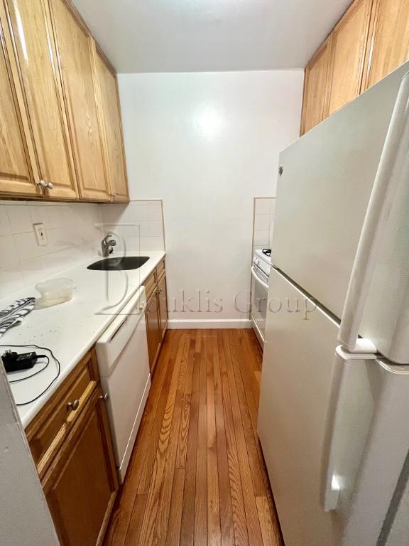 16-70 Bell Blvd, Whitestone, Queens, New York - 1 Bedrooms  
1 Bathrooms  
3 Rooms - 