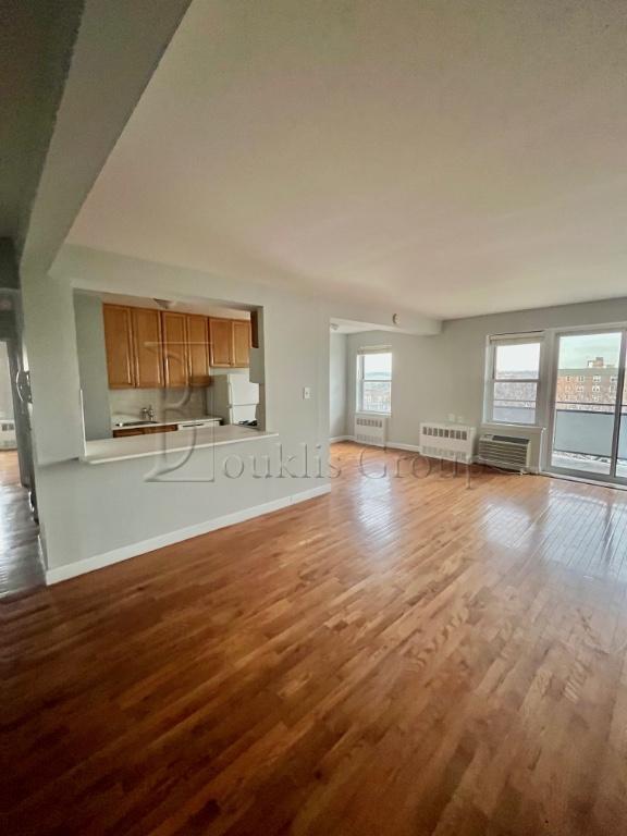 16-70 Bell Blvd, Whitestone, Queens, New York - 1 Bedrooms  
1 Bathrooms  
3 Rooms - 