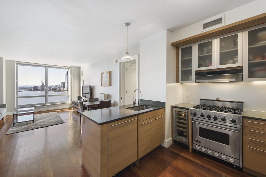 30 West Street 31-G, Battery Park City, Downtown, NYC - 2 Bedrooms  
2 Bathrooms  
4 Rooms - 