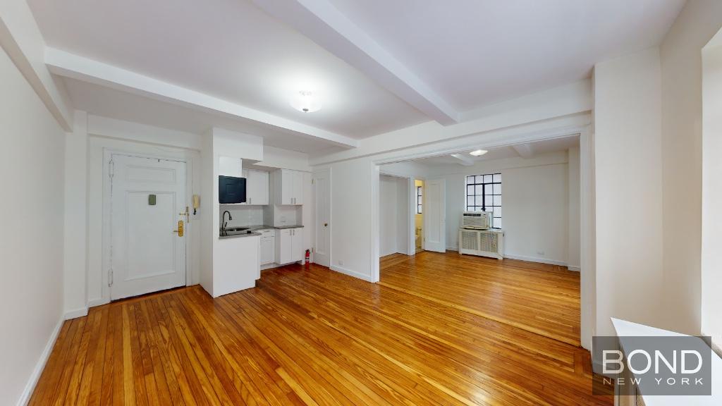 25 Tudor City Place 405, Gramercy Park And Murray Hill, Downtown, NYC - 1 Bedrooms  
1 Bathrooms  
3 Rooms - 