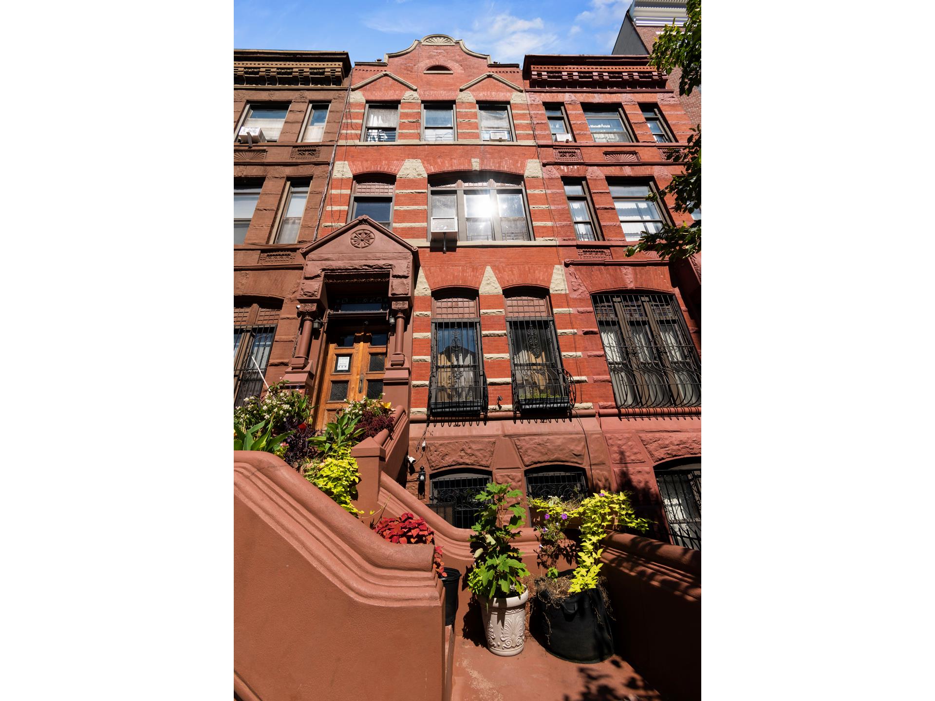 207 West 122nd Street, South Harlem, Upper Manhattan, NYC - 5 Bedrooms  
3.5 Bathrooms  
12 Rooms - 