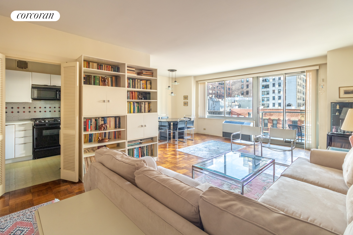 300 East 74th Street 6E, Lenox Hill, Upper East Side, NYC - 1 Bedrooms  
1.5 Bathrooms  
4 Rooms - 