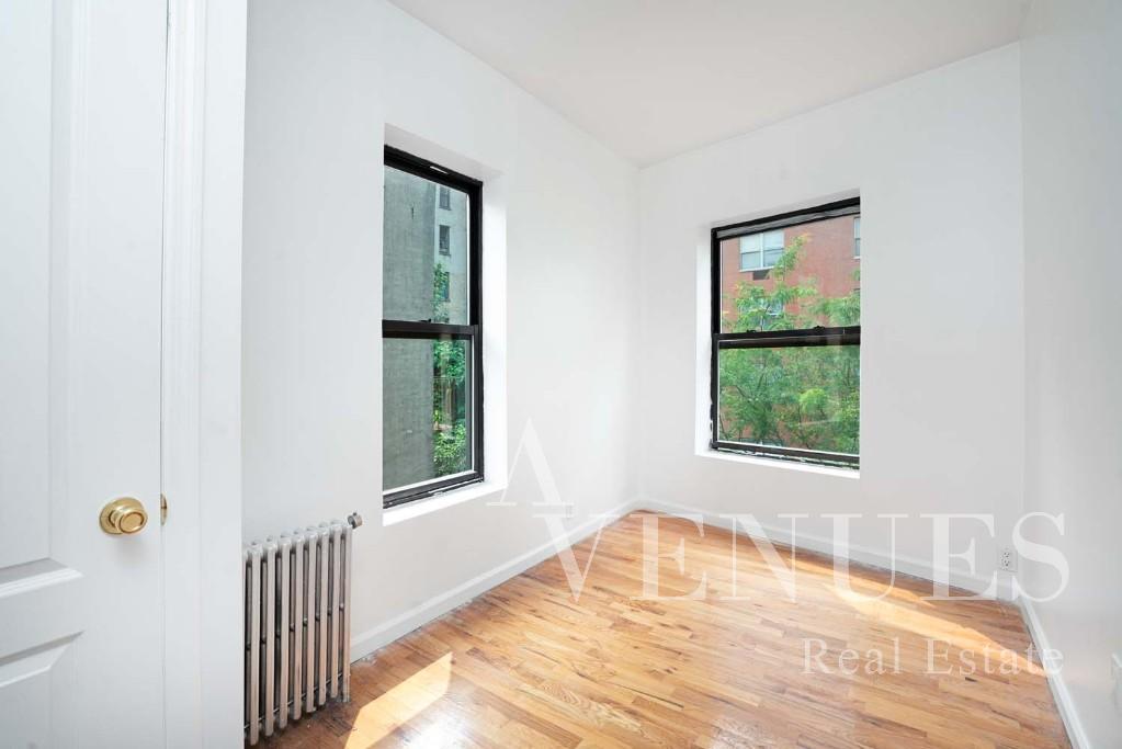 322 East 126th Street 2B, Harlem, Upper Manhattan, NYC - 2 Bedrooms  
1 Bathrooms  
4 Rooms - 