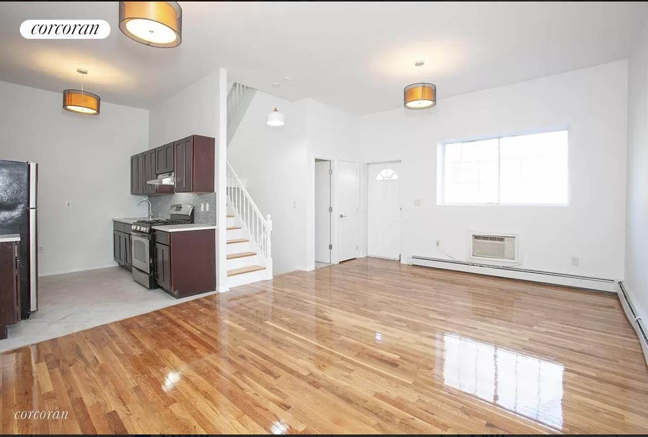 574 Eastern Parkway, Crown Heights, Brooklyn, New York - 4 Bedrooms  
3.5 Bathrooms  
9 Rooms - 