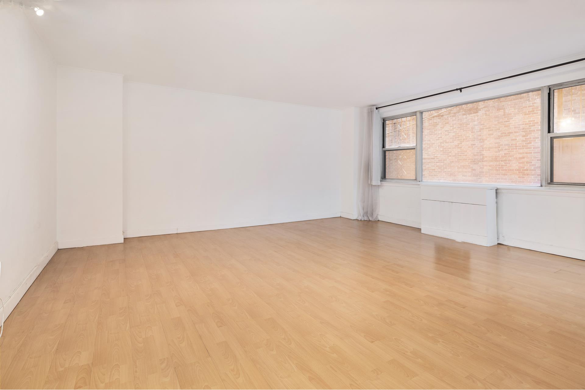 139 East 33rd Street 1O, Gramercy Park And Murray Hill, Downtown, NYC - 1 Bathrooms  
2 Rooms - 