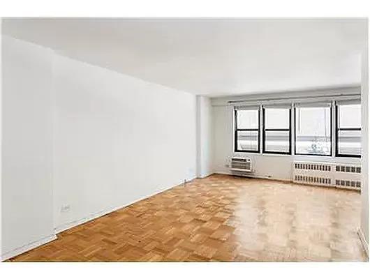 220 East 54th Street 3H, Sutton, Midtown East, NYC - 1 Bathrooms  
3 Rooms - 