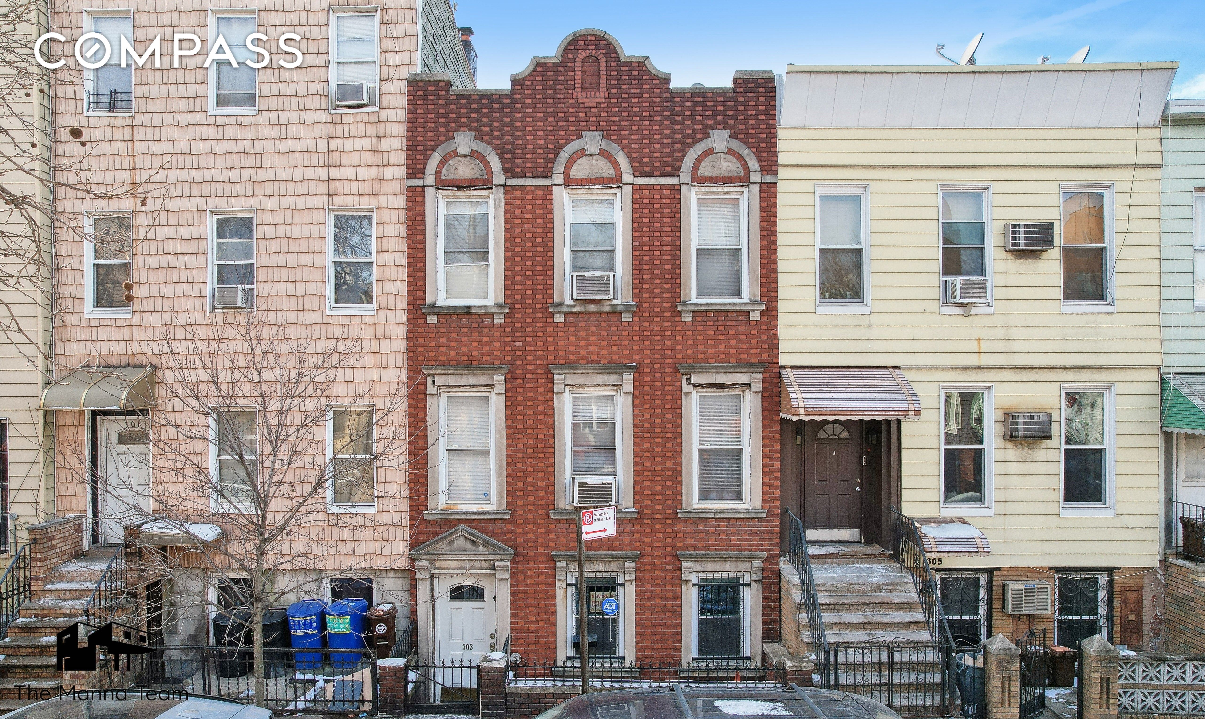 303 Humboldt Street, Williamsburg, Brooklyn, New York - 5 Bedrooms  
3.5 Bathrooms  
14 Rooms - 