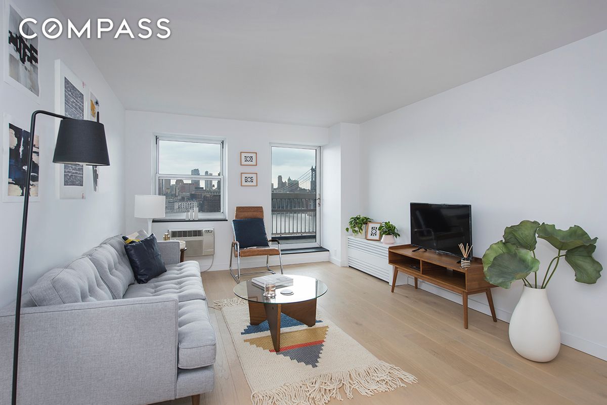 275 South Street 10E, Lower East Side, Downtown, NYC - 1 Bedrooms  
1 Bathrooms  
4 Rooms - 