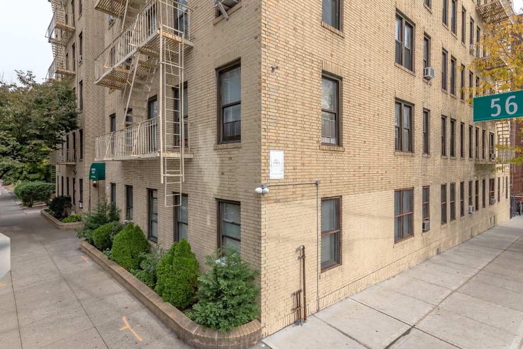 39-75 56th Street, Woodside, Queens, New York - 1 Bedrooms  
1 Bathrooms  
3 Rooms - 