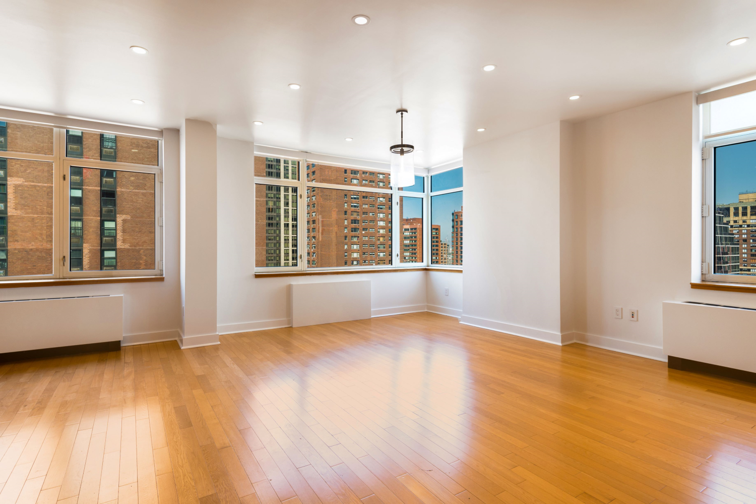 1760 2nd Avenue 29A, Yorkville, Upper East Side, NYC - 3 Bedrooms  
2.5 Bathrooms  
6 Rooms - 