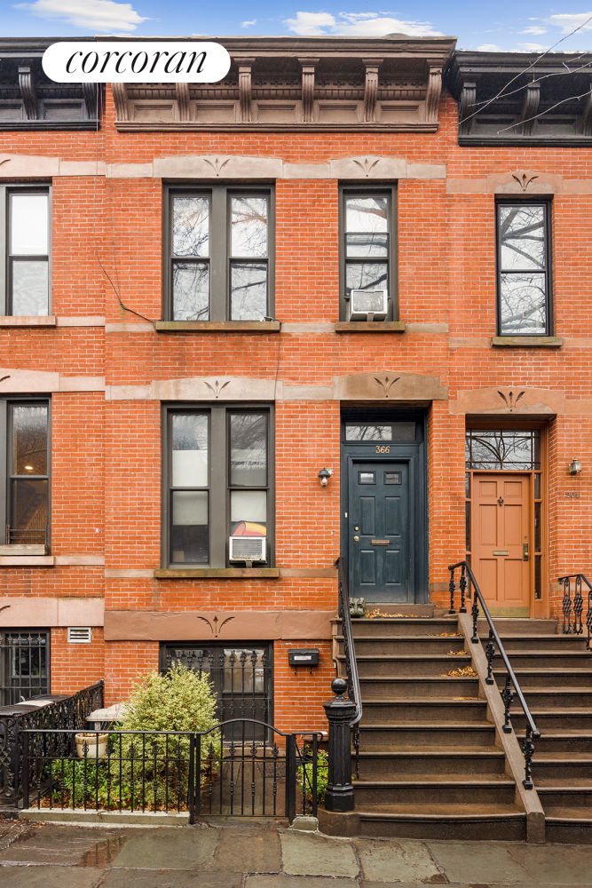 366 5th Street, Park Slope, Brooklyn, New York - 3 Bedrooms  
2.5 Bathrooms  
8 Rooms - 