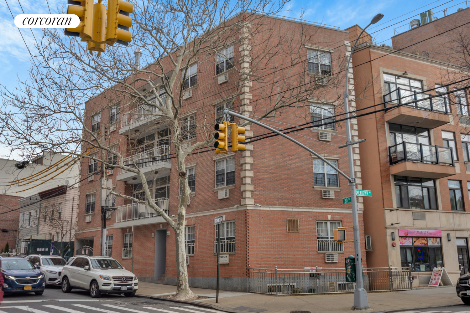 30-01 Newtown Avenue, Astoria, Queens, New York - 13 Bedrooms  
9 Bathrooms  
39 Rooms - 