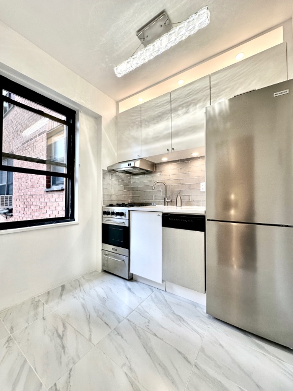 345 West 145th Street 4A7, Hamilton Heights, Upper Manhattan, NYC - 1 Bathrooms  
2 Rooms - 