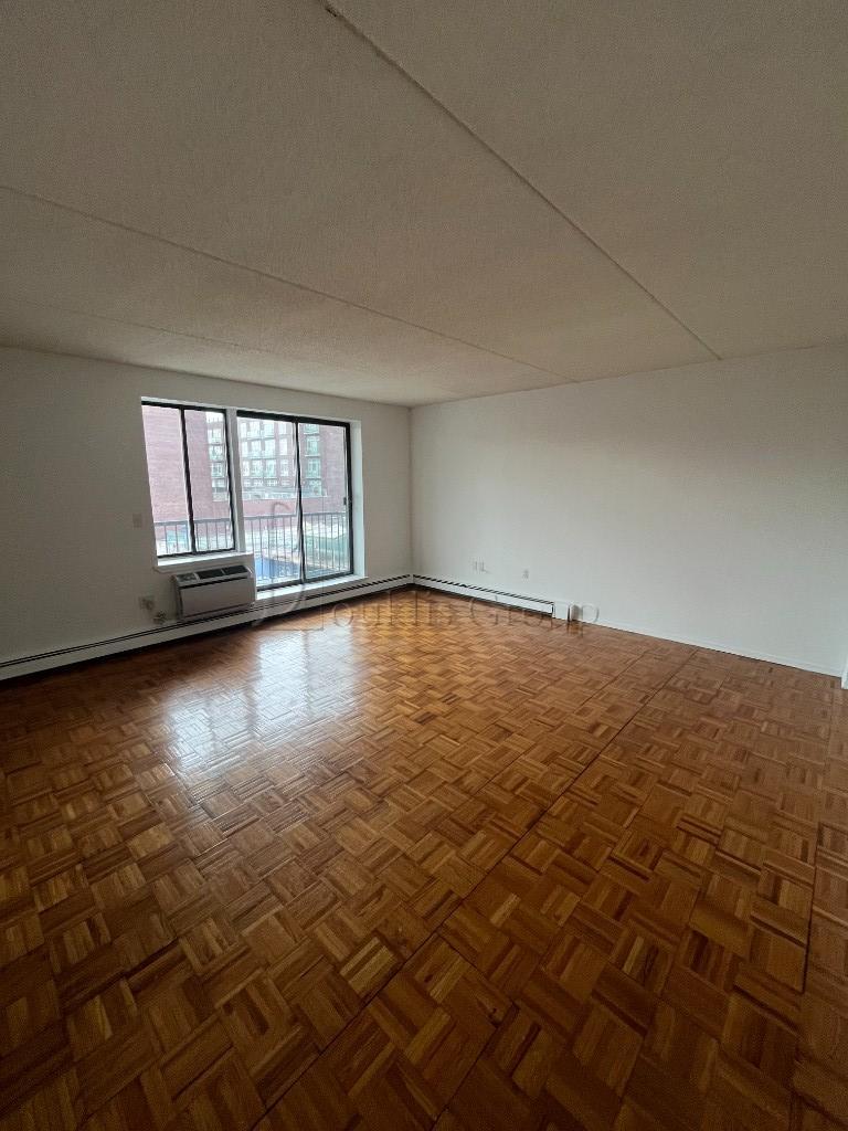 32-08 Union St, Whitestone, Queens, New York - 1 Bathrooms  
2 Rooms - 