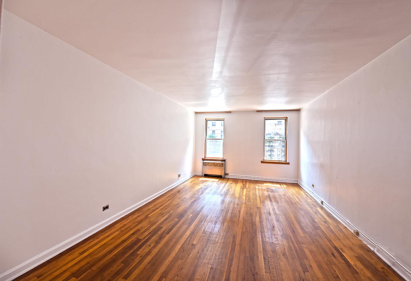 25 Indian Road 2-G, Inwood, Upper Manhattan, NYC - 2 Bedrooms  
1.5 Bathrooms  
6 Rooms - 