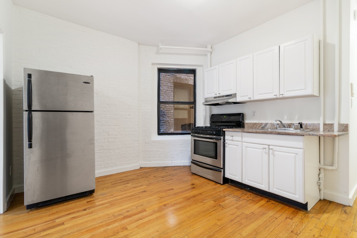 186 Norfolk Street 2F, Lower East Side, Downtown, NYC - 2 Bedrooms  
1 Bathrooms  
3 Rooms - 