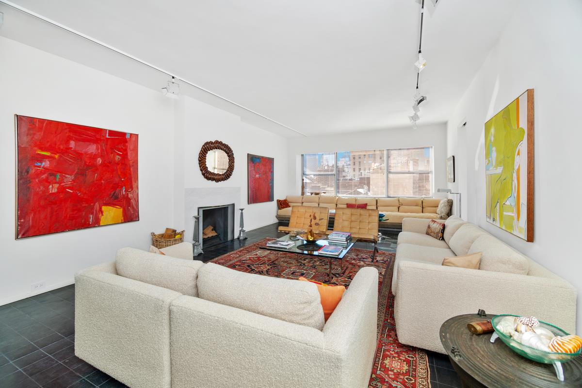 700 Park Avenue 10-C, Upper East Side, Upper East Side, NYC - 3 Bedrooms  
3 Bathrooms  
6 Rooms - 