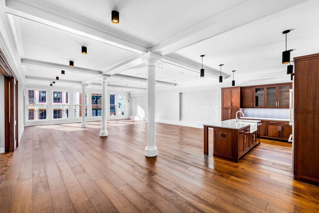 492 Broome Street 4, Soho, Downtown, NYC - 2 Bedrooms  
2 Bathrooms  
8 Rooms - 