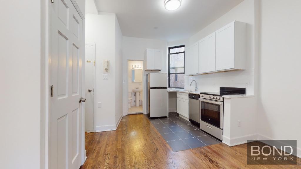 332 East 93rd Street 5A, Upper East Side, Upper East Side, NYC - 3 Bedrooms  
2 Bathrooms  
3 Rooms - 