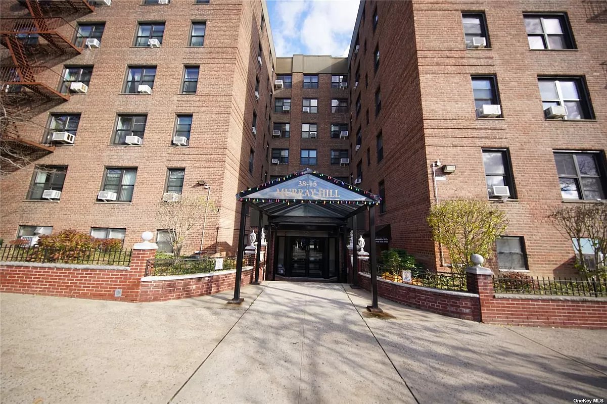38-15 149th Street, Flushing, Queens, New York - 1 Bedrooms  
1 Bathrooms  
3 Rooms - 